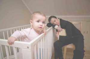 שלבים התפתחותיים שעלולים להשפיע על שנת התינוק
