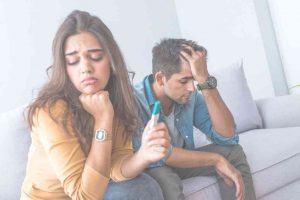 זוג מתוסכל בגלל בעיות פוריות